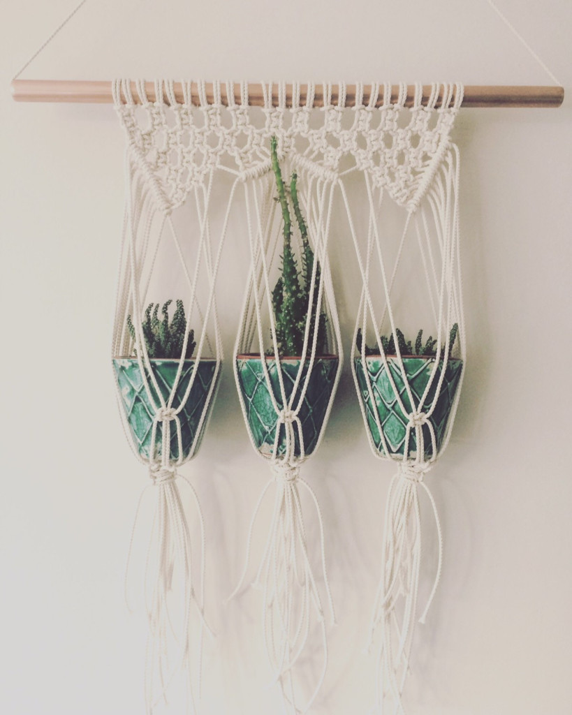 double-plant-hanger-pattern-beginner-macrame-plant-hanger-diy-tutorial-instructions-macrame